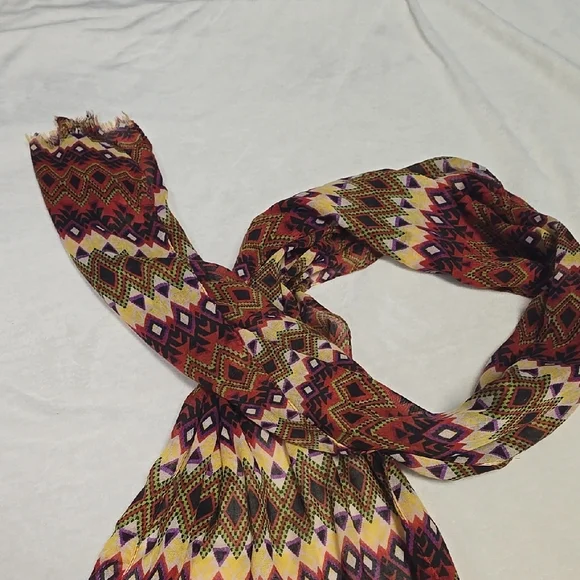 Multicolor Patterned Scarf - Picture 3 of 9